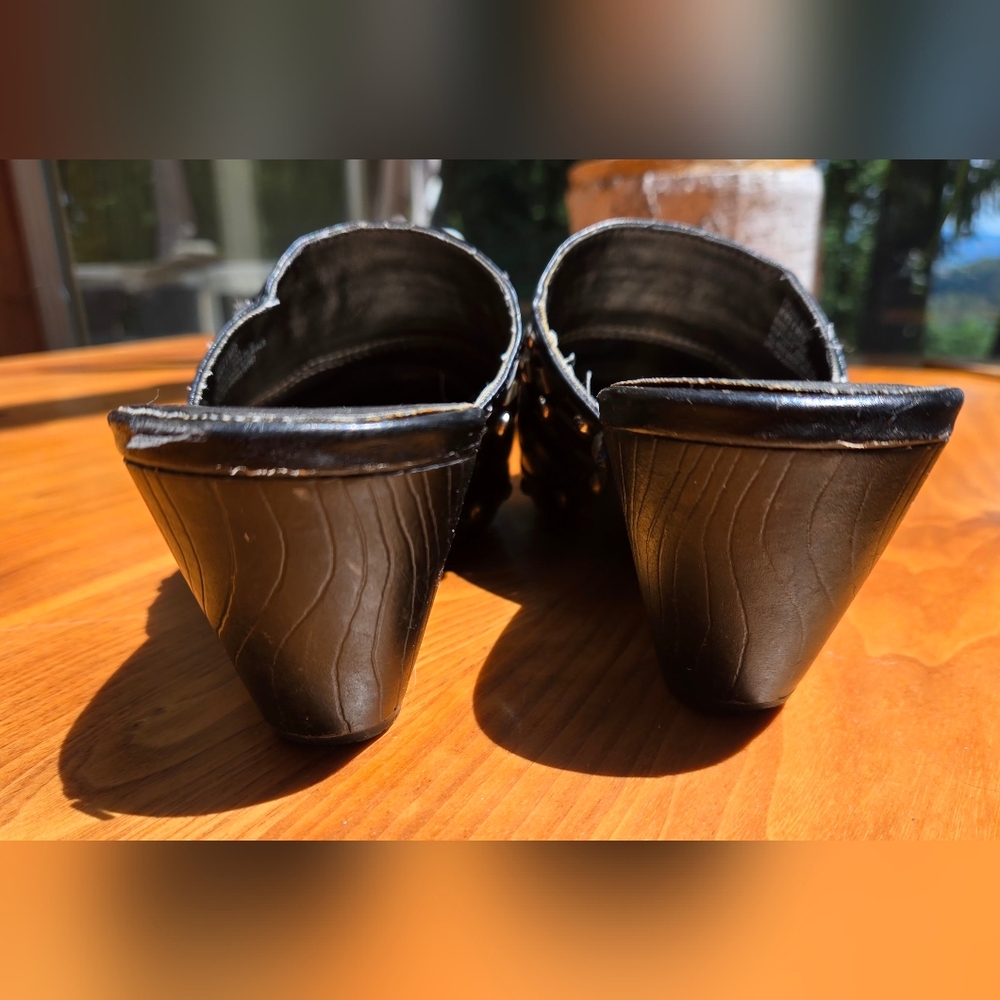 Candies Studded Black Clogs. Womens 8. - Picture 5 of 15